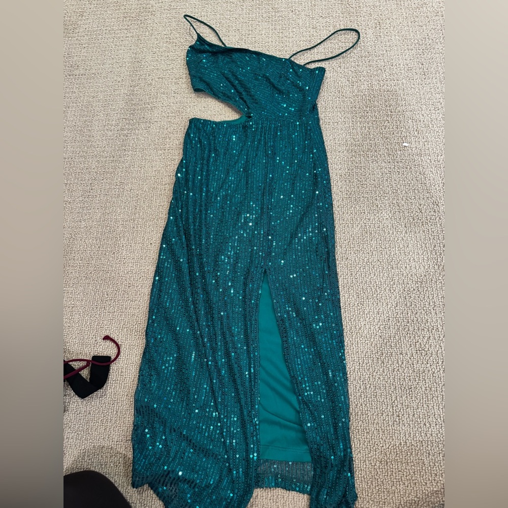 Cutout green midi dress